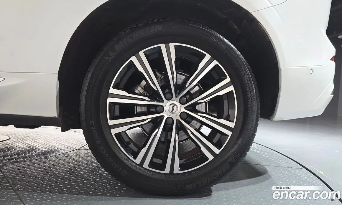 Volvo XC60 2021 2.0 автомат (гидро), фото 6