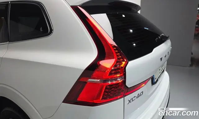 Volvo XC60 2021 2.0 автомат (гидро), миниатюра 8