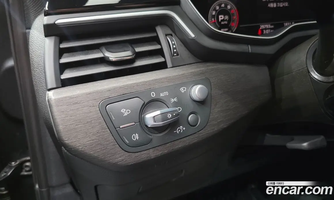 Audi A4 2023 2.0 автомат (гидро), фото 23