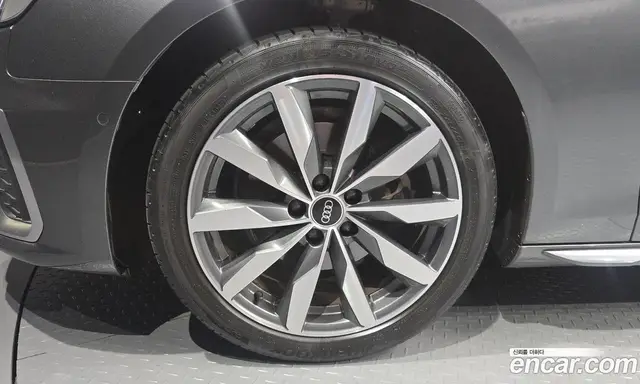 Audi A4 2023 2.0 автомат (гидро), миниатюра 5