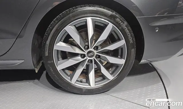 Audi A4 2023 2.0 автомат (гидро), миниатюра 7