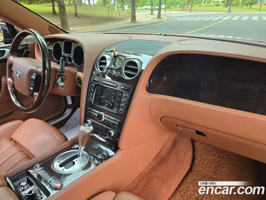 Bentley Flying Spur 2008 6.0 автомат (гидро), фото 17 Bentley Flying Spur 2008 6.0 автомат (гидро), фото 17