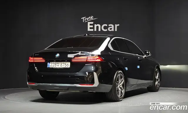 BMW 5 серия 2023 2.0 автомат (гидро), миниатюра 2