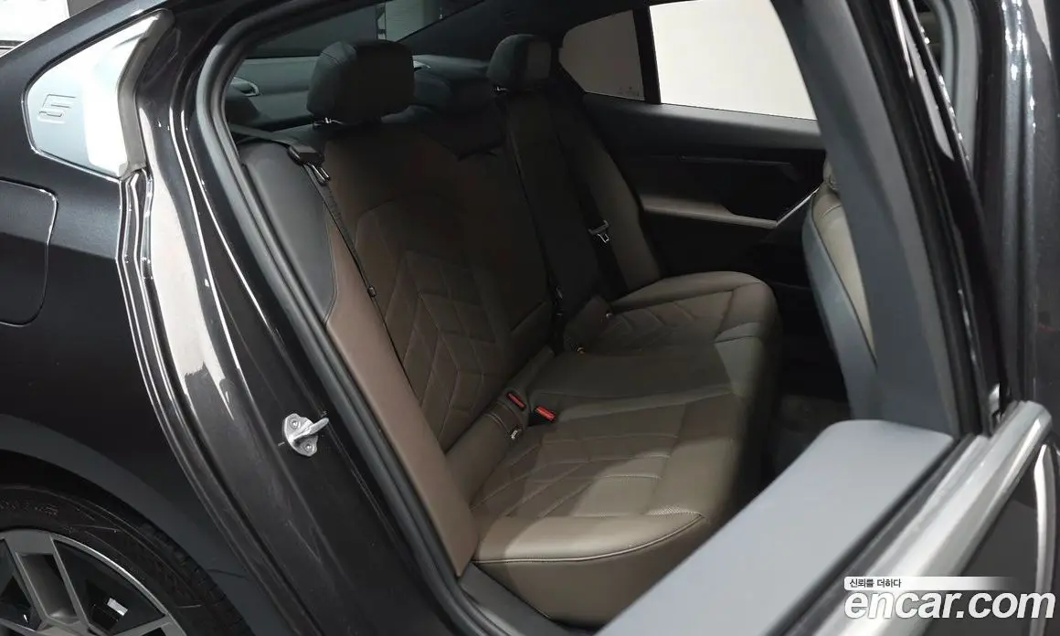 BMW 5 серия 2024 2.0 автомат (гидро), фото 17