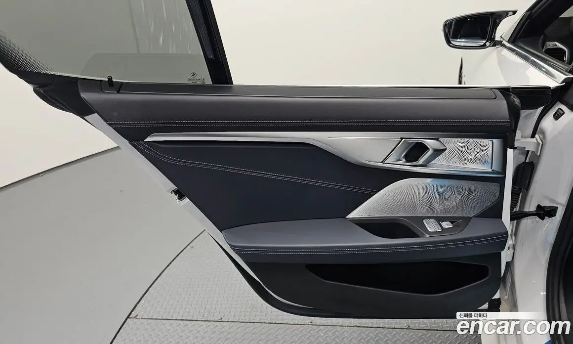 BMW 8 серия 2023 4.4 автомат (гидро), фото 15