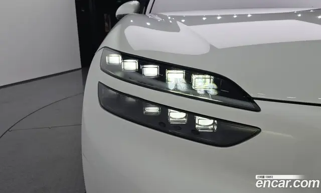 Genesis GV60 2021 0.1 автомат (гидро), миниатюра 8