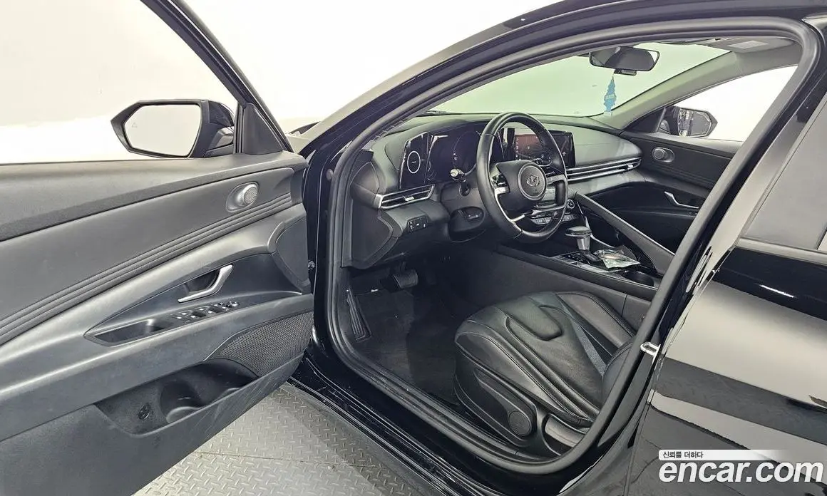 Hyundai Avante 2020 1.6 автомат (гидро), фото 13