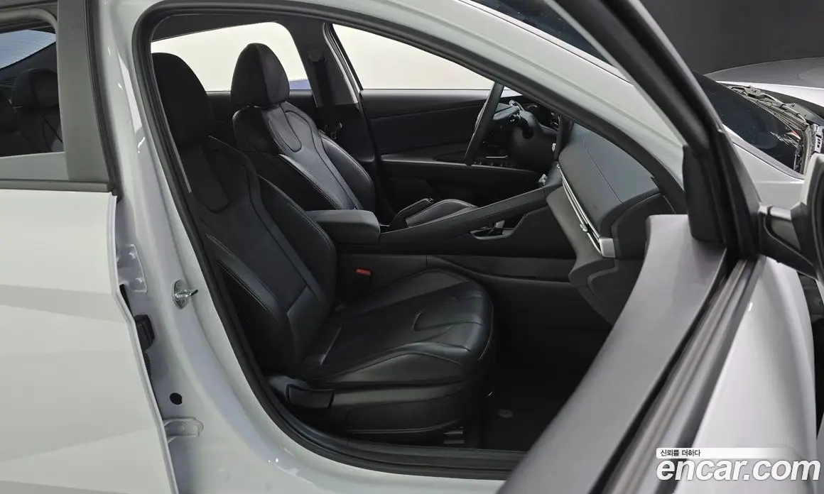 Hyundai Avante 2023 1.6 автомат (гидро), фото 17