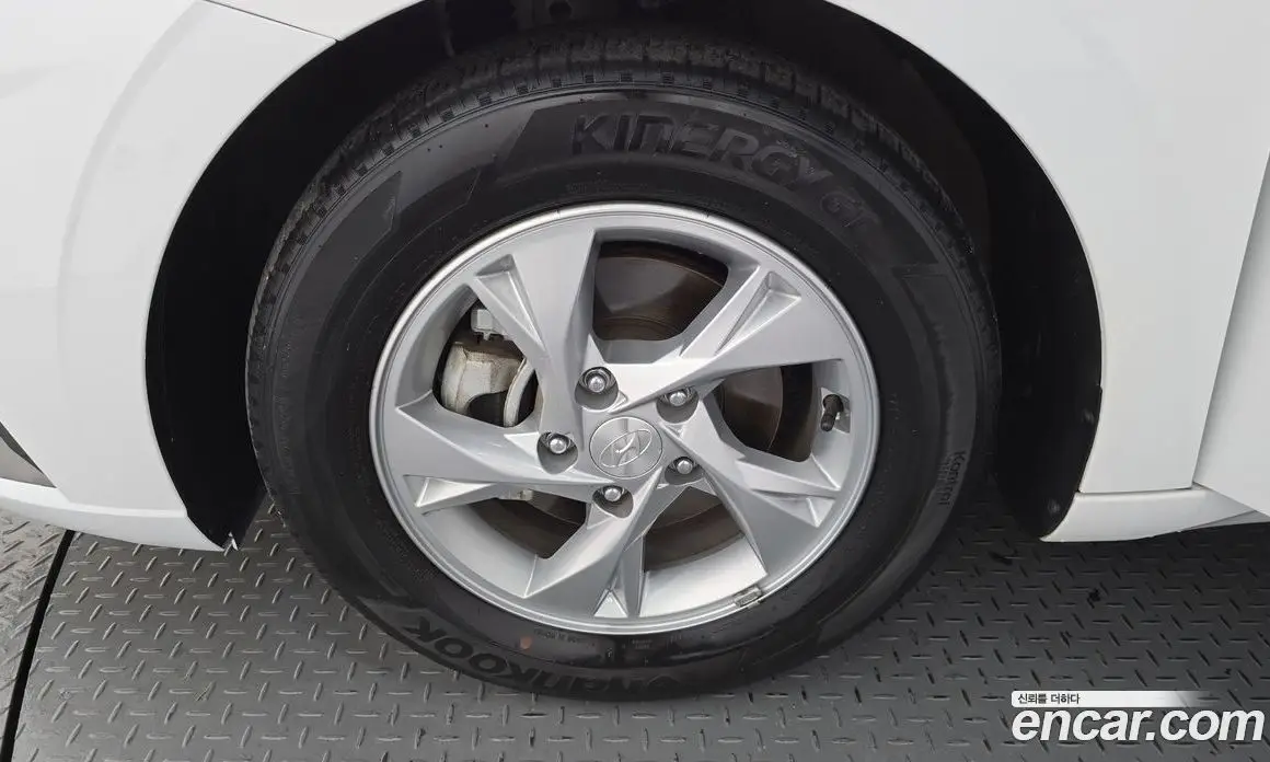 Hyundai Avante 2023 1.6 автомат (гидро), фото 5