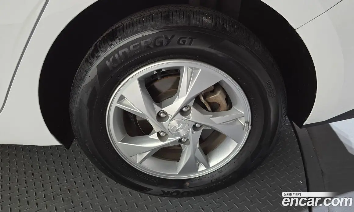 Hyundai Avante 2023 1.6 автомат (гидро), фото 7