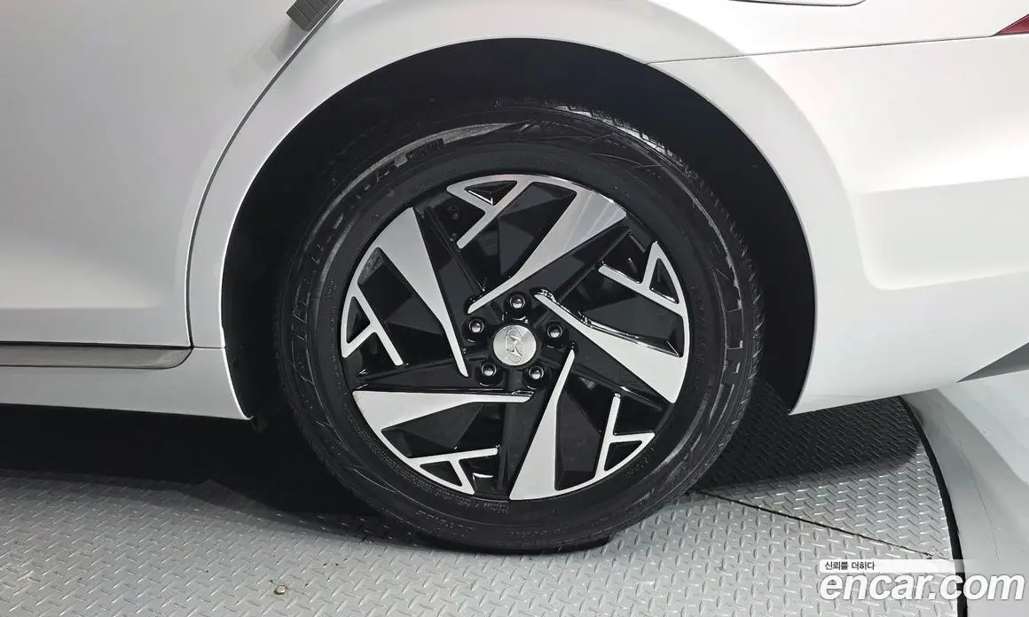 Hyundai Grandeur 2022 2.4 автомат (гидро), фото 7