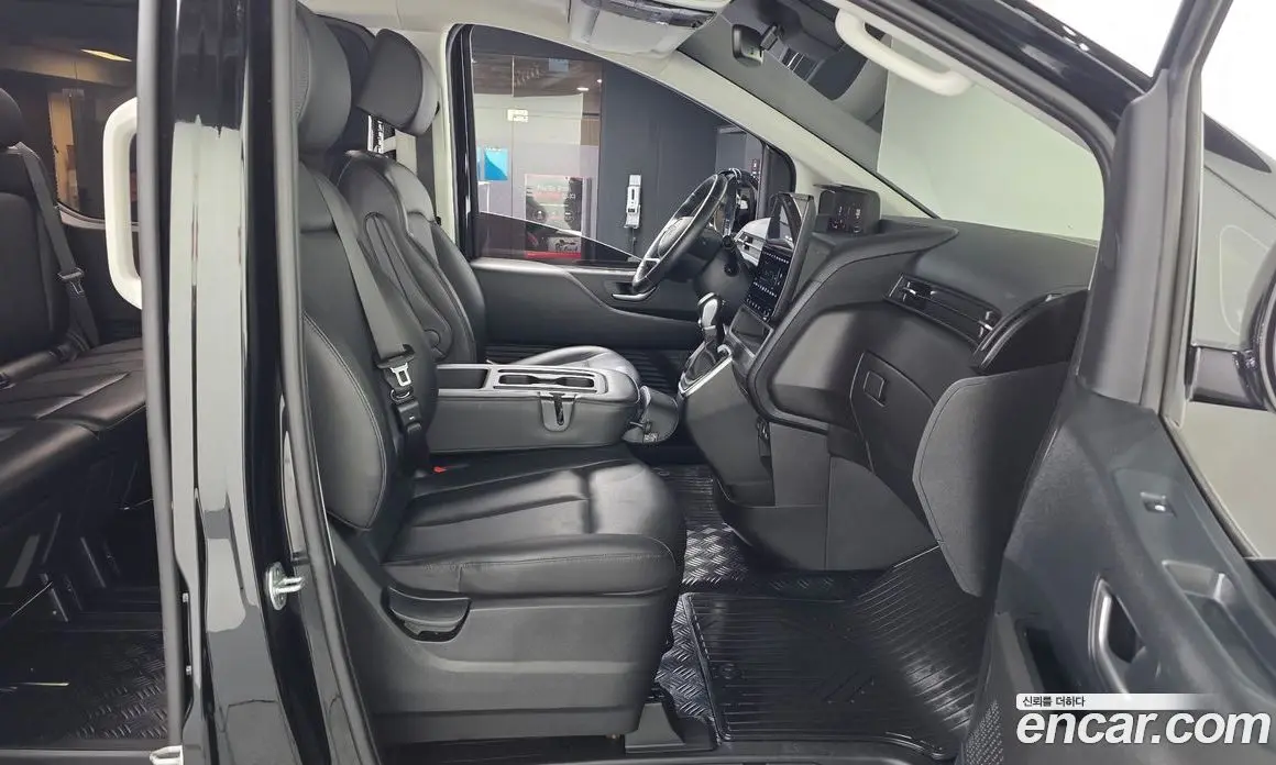 Hyundai Staria 2021 2.2 автомат (гидро), фото 11