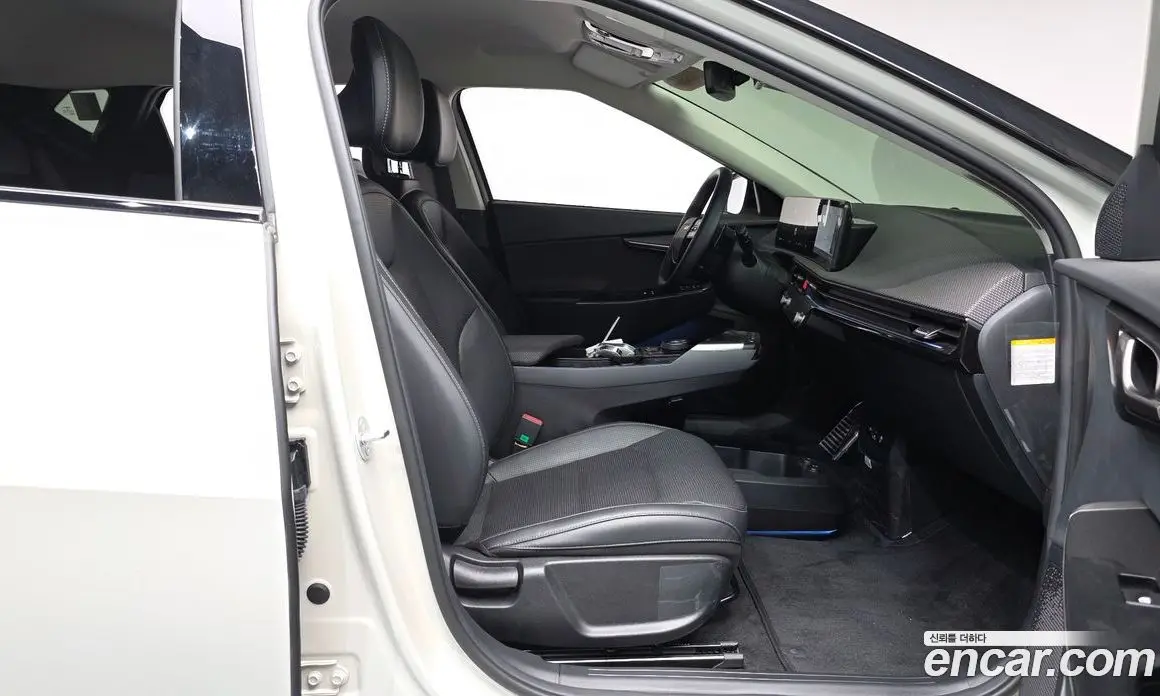 Kia EV6 2025 0.1 автомат (гидро), фото 15
