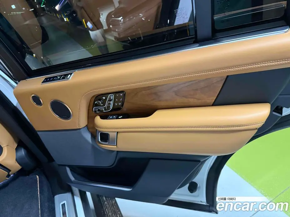 Land Rover Range Rover 2021 5.0 автомат (гидро), фото 6