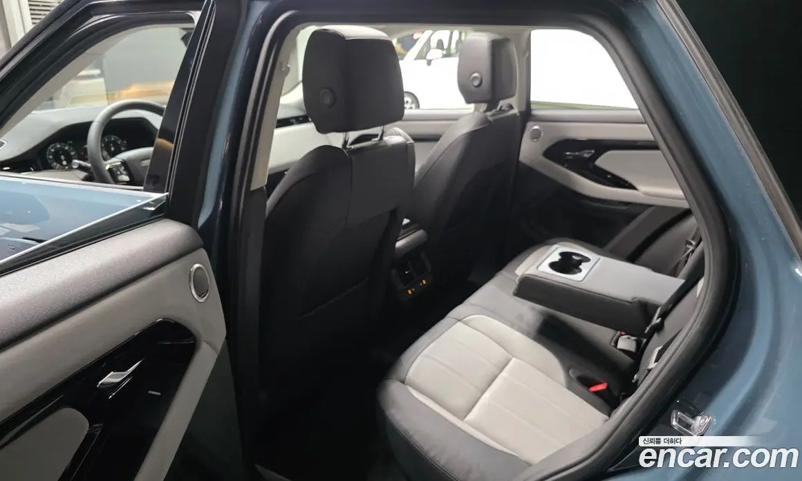 Land Rover Range Rover Evoque 2024 2.0 автомат (гидро), фото 11