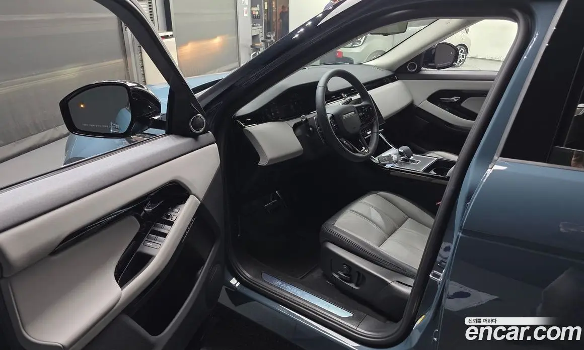 Land Rover Range Rover Evoque 2024 2.0 автомат (гидро), фото 10