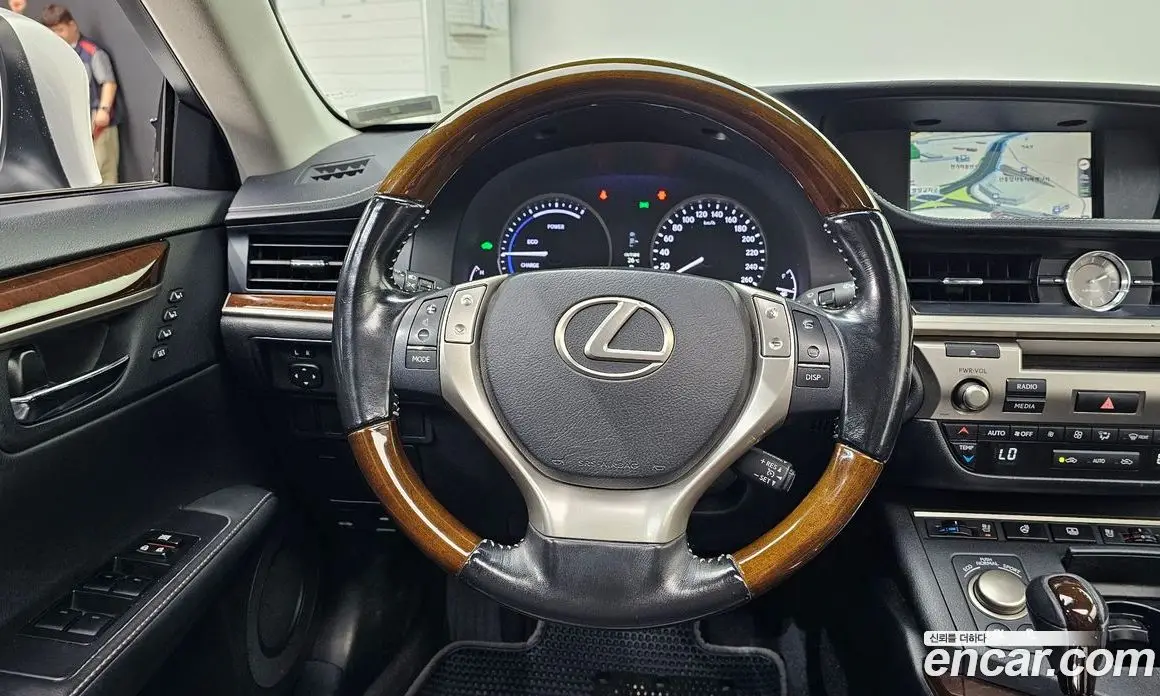 Lexus ES 2015 2.5 автомат (гидро), фото 13 Lexus ES 2015 2.5 автомат (гидро), фото 13