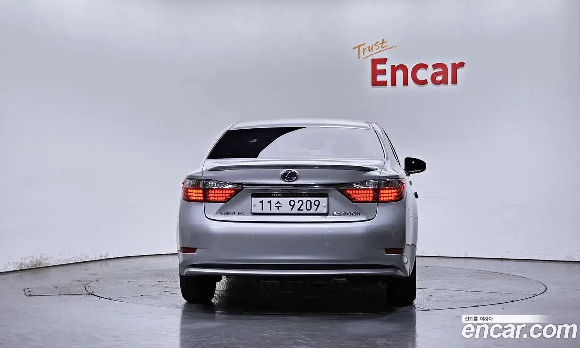 Lexus ES 2015 2.5 автомат (гидро), фото 4 Lexus ES 2015 2.5 автомат (гидро), фото 4