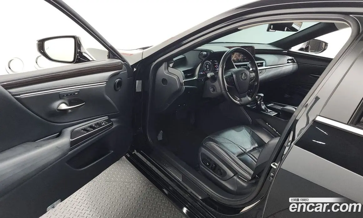 Lexus ES 2018 2.5 автомат (гидро), фото 13 Lexus ES 2018 2.5 автомат (гидро), фото 13