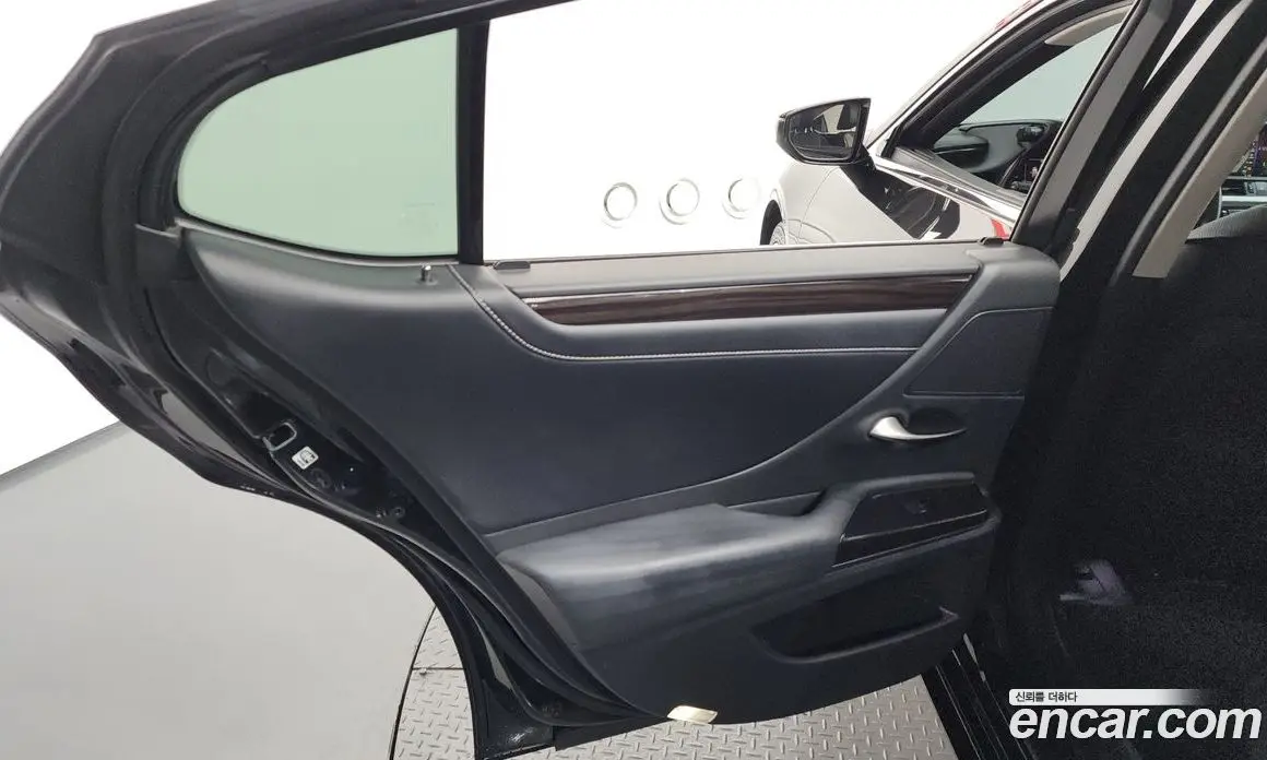 Lexus ES 2018 2.5 автомат (гидро), фото 15 Lexus ES 2018 2.5 автомат (гидро), фото 15