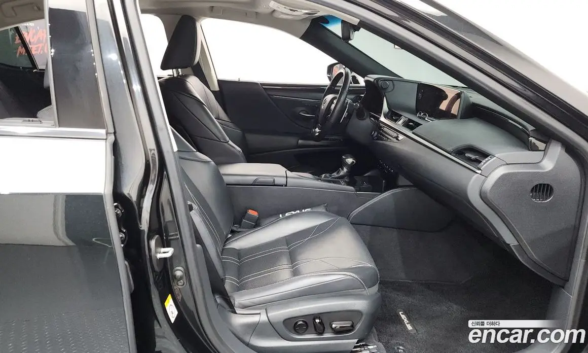 Lexus ES 2018 2.5 автомат (гидро), фото 16 Lexus ES 2018 2.5 автомат (гидро), фото 16