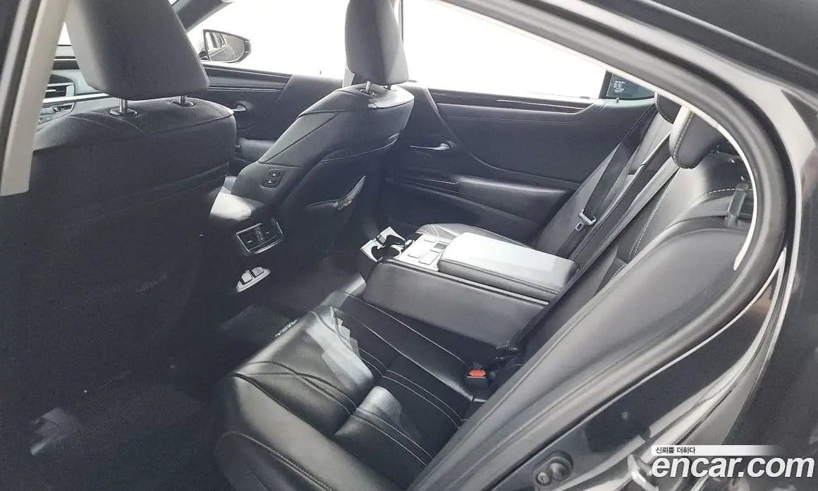 Lexus ES 2018 2.5 автомат (гидро), фото 27 Lexus ES 2018 2.5 автомат (гидро), фото 27