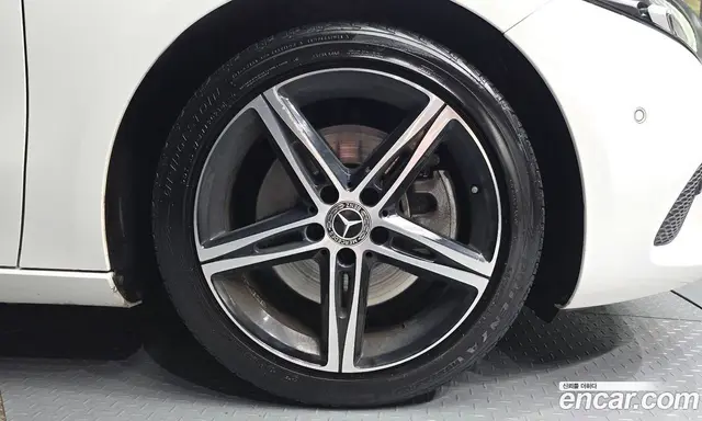 Mercedes-Benz A-Class 2020 2.0 автомат (гидро), миниатюра 7