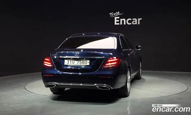 Mercedes-Benz E-Class 2018 2.0 автомат (гидро), миниатюра 4