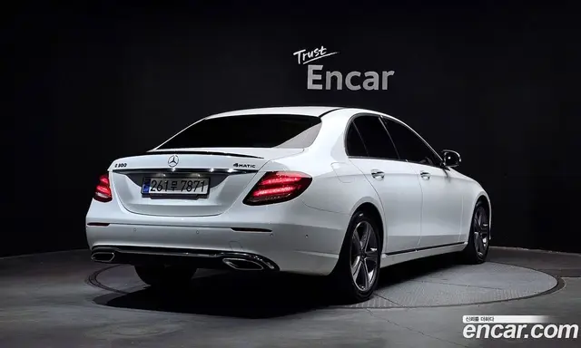 Mercedes-Benz E-Class 2018 2.0 автомат (гидро), миниатюра 2