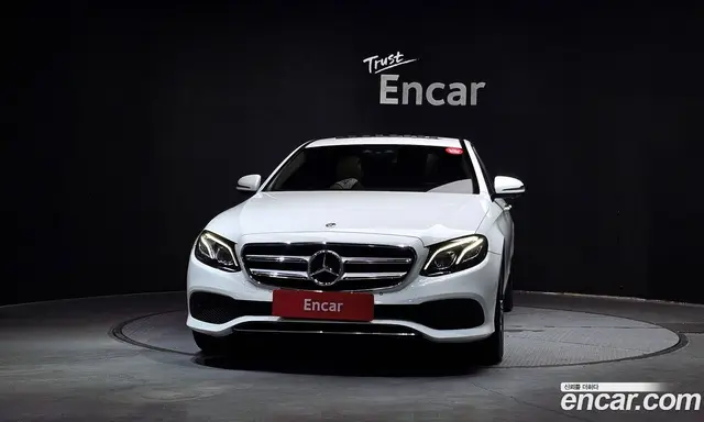 Mercedes-Benz E-Class 2018 2.0 автомат (гидро), миниатюра 3
