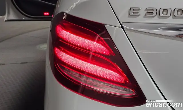 Mercedes-Benz E-Class 2018 2.0 автомат (гидро), миниатюра 9
