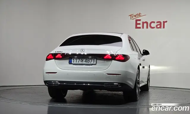 Mercedes-Benz E-Class 2024 2.0 автомат (гидро), миниатюра 4 Mercedes-Benz E-Class 2024 2.0 автомат (гидро), миниатюра 4