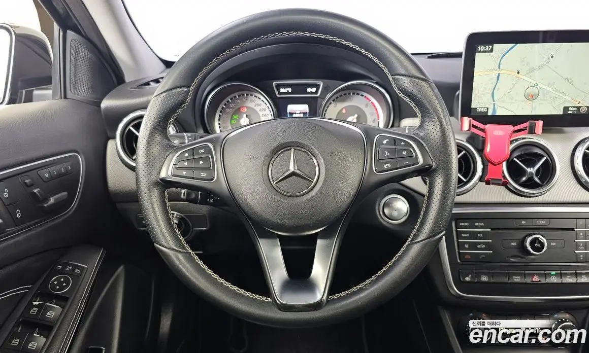 Mercedes-Benz GLA-Class 2016 2.1 автомат (гидро), фото 13