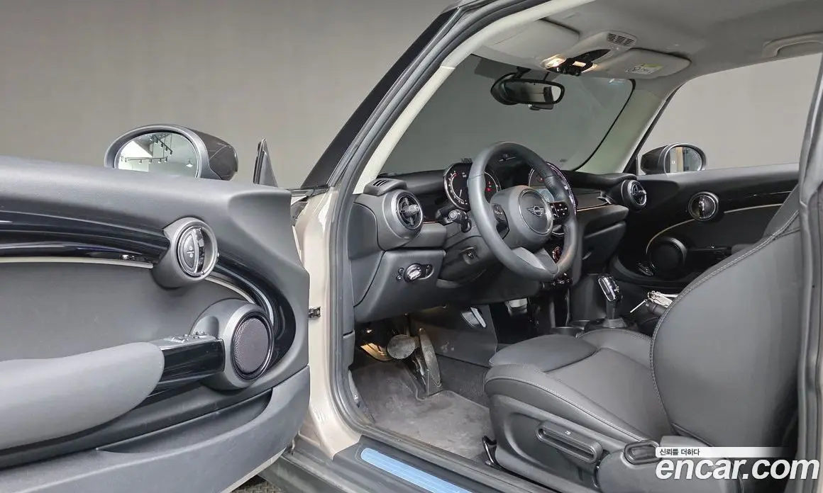 Mini Cooper 2023 1.5 автомат (гидро), фото 16
