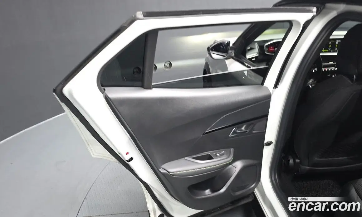Peugeot 2008 2021 1.5 автомат (гидро), фото 15