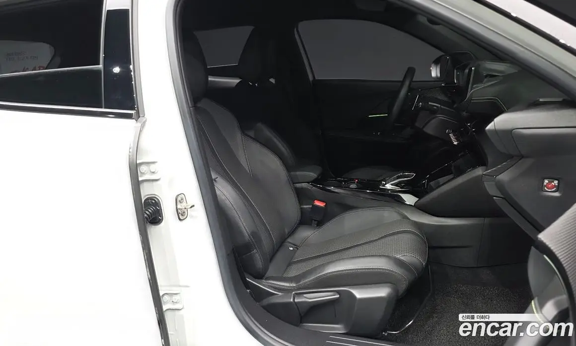 Peugeot 2008 2021 1.5 автомат (гидро), фото 17