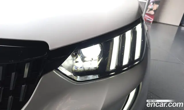 Peugeot 2008 2021 1.5 автомат (гидро), миниатюра 8