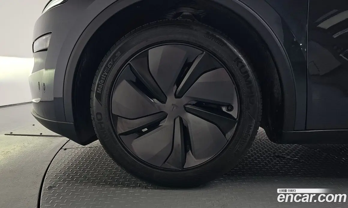 Tesla Model Y 2025 0.2 автомат (гидро), фото 4 Tesla Model Y 2025 0.2 автомат (гидро), фото 4