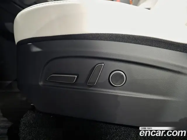 Tesla Model Y 2025 0.1 автомат (гидро), миниатюра 11 Tesla Model Y 2025 0.1 автомат (гидро), миниатюра 11