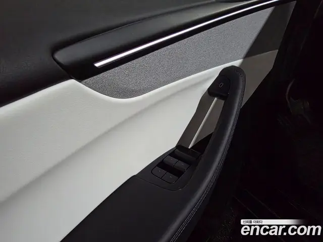 Tesla Model Y 2025 0.1 автомат (гидро), миниатюра 12
