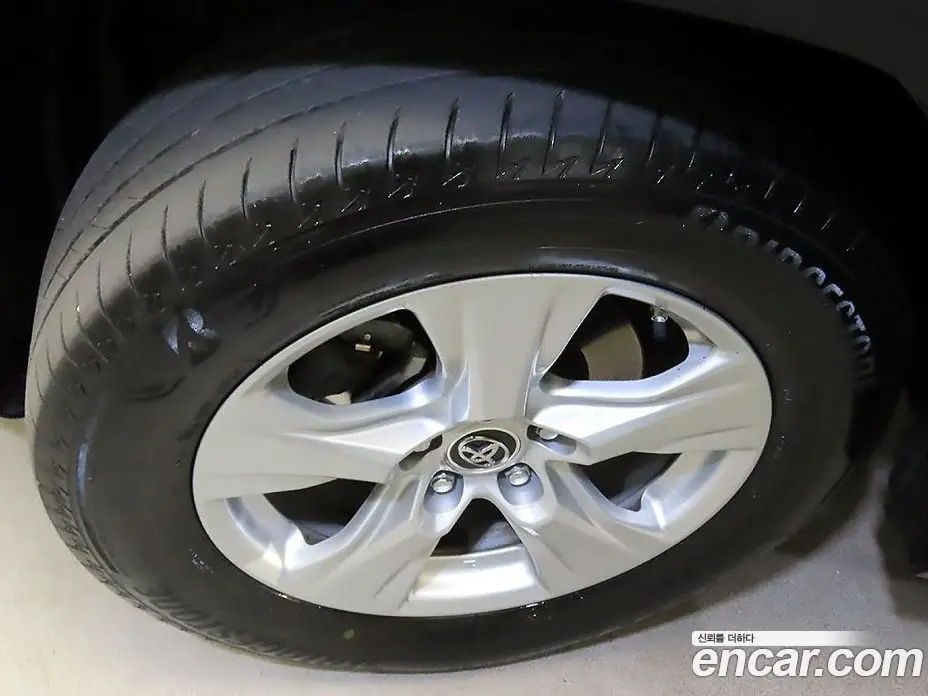 Toyota RAV4 2019 2.5 автомат (гидро), фото 20 Toyota RAV4 2019 2.5 автомат (гидро), фото 20