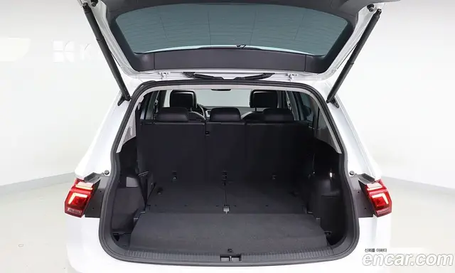 Volkswagen Tiguan 2023 2.0 автомат (гидро), миниатюра 7