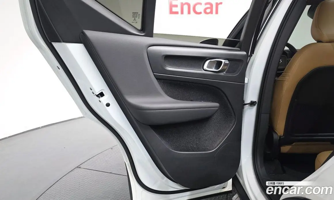 Volvo XC40 2020 2.0 автомат (гидро), фото 14