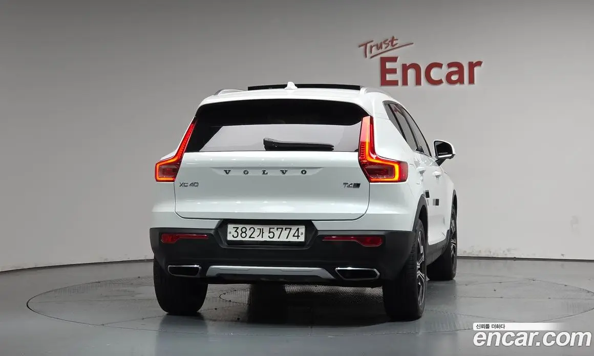 Volvo XC40 2020 2.0 автомат (гидро), фото 3