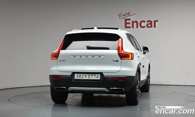 Volvo XC40 2020 2.0 автомат (гидро), миниатюра 3