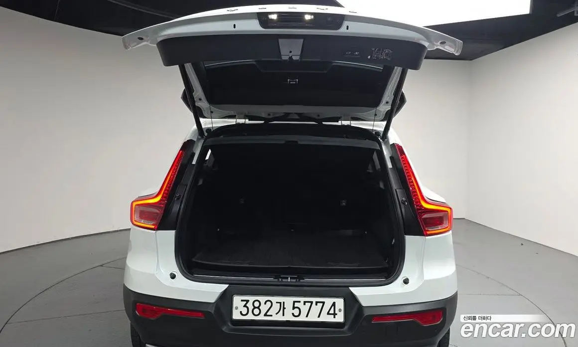 Volvo XC40 2020 2.0 автомат (гидро), фото 25