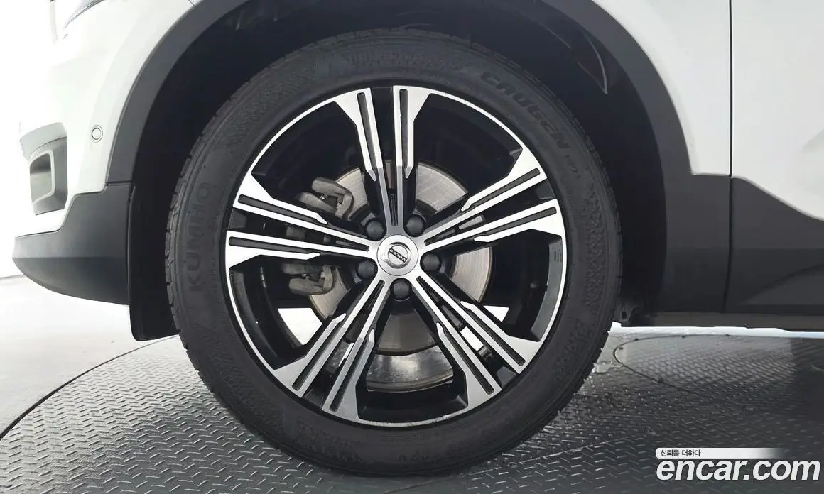 Volvo XC40 2020 2.0 автомат (гидро), фото 4