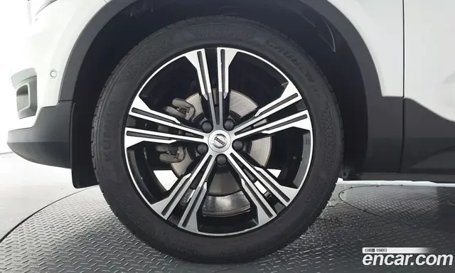 Volvo XC40 2020 2.0 автомат (гидро), миниатюра 4