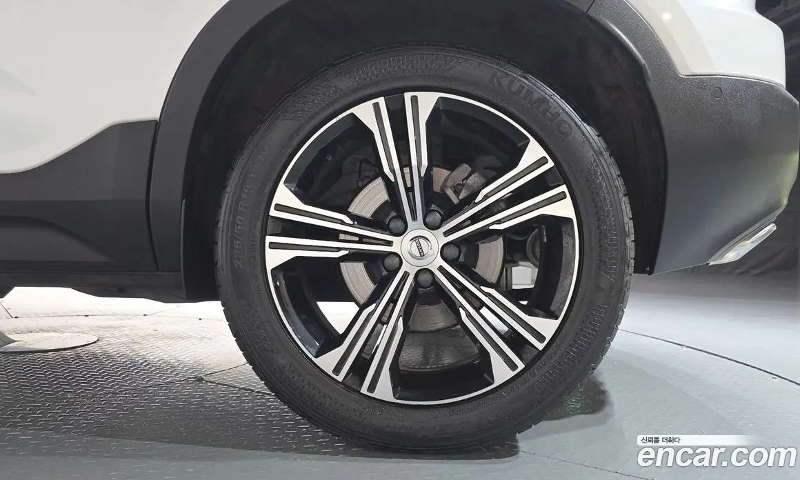 Volvo XC40 2020 2.0 автомат (гидро), фото 6