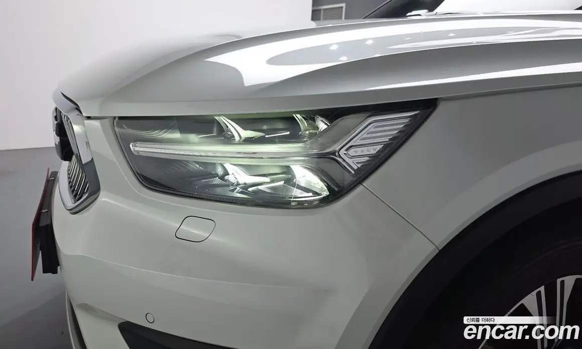 Volvo XC40 2020 2.0 автомат (гидро), фото 7